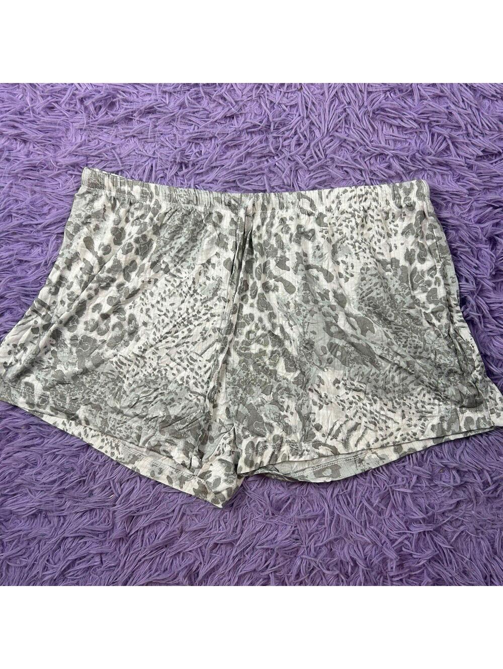 Honeydew Women’s Grey and White Leopard Print PJ Shorts Sz Small